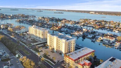 125 Island Way in Clearwater, FL - Building Photo - Building Photo