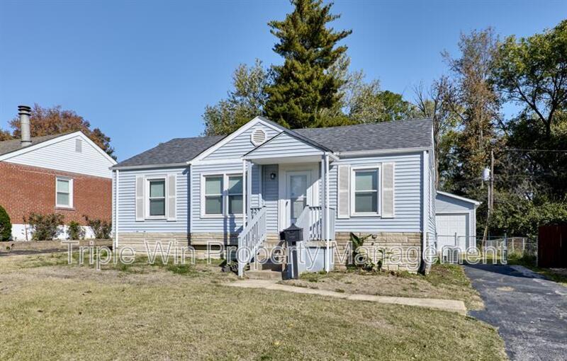 10315 St Arthur Ln in St. Ann, MO - Building Photo