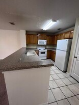 211 Johnson Ct in Crestview, FL - Building Photo