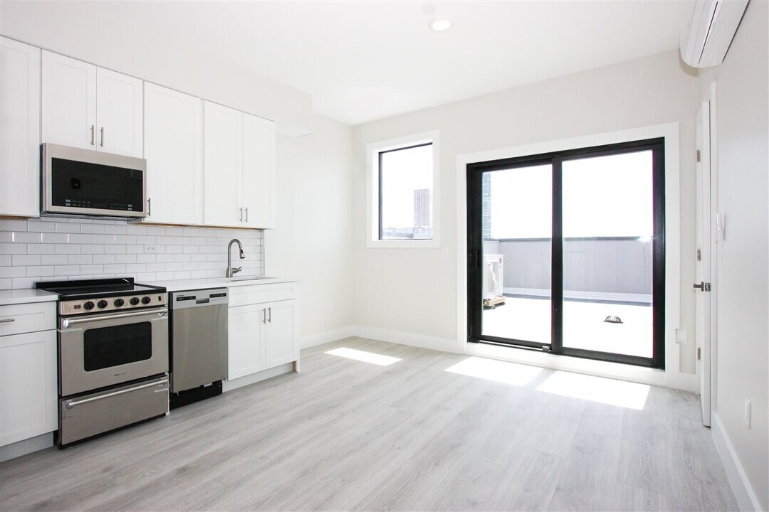 141 Newark Ave in Jersey City, NJ - Building Photo