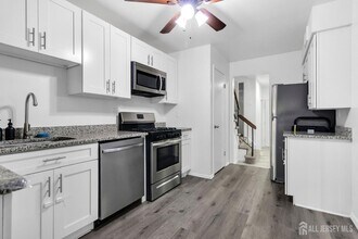 115 Aspen Dr in North Brunswick, NJ - Building Photo - Building Photo