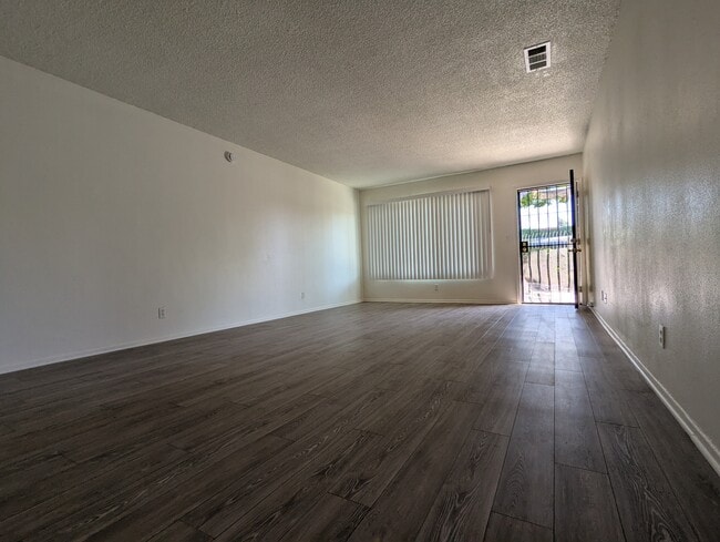 Wilshire Crest Apartments