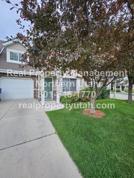 1419 Blossom Ln in Ogden, UT - Building Photo