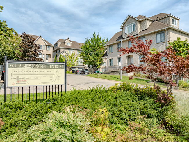 5483 Palmerston Cres