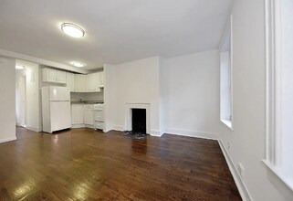 58 W 8th St in New York, NY - Building Photo - Building Photo