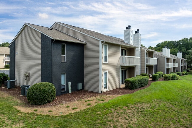Vetra Quail Hollow in Charlotte, NC - Building Photo - Building Photo