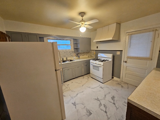 1046 W 1st St, Unit Floor 1 in Oil City, PA - Building Photo - Building Photo