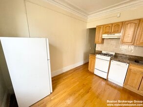 836 Huntington Ave, Unit 1 in Boston, MA - Building Photo - Building Photo