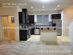 927 NE Wheelock Pl in Hillsboro, OR - Building Photo - Building Photo