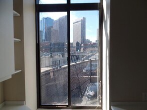 109 Richmond St, Unit 1 in Boston, MA - Foto de edificio - Building Photo