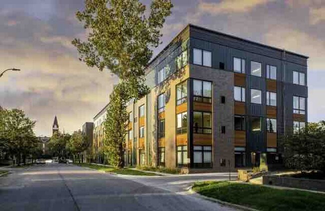 2530 University Ave-Unit -SI ID1036854P in Des Moines, IA - Foto de edificio - Building Photo