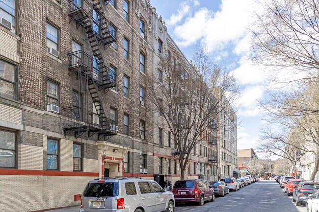 566 W 191st St in New York, NY - Building Photo - Building Photo