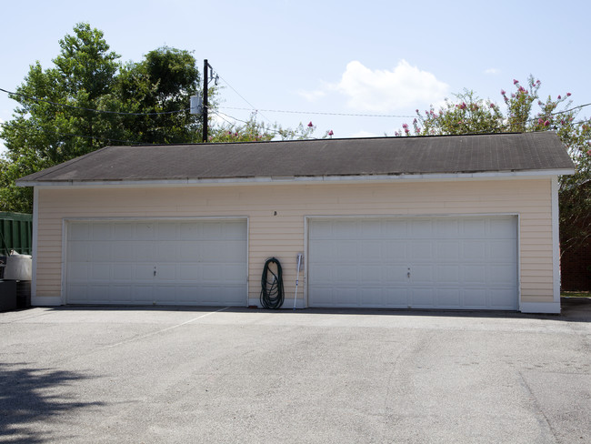 Summerfield Townhomes in North Charleston, SC - Building Photo - Building Photo