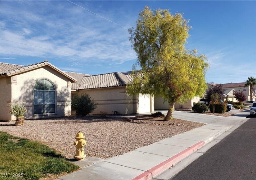 6132 Peggotty Ave in Las Vegas, NV - Building Photo