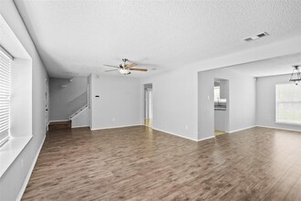 4707 Cairnsean St in Houston, TX - Building Photo - Building Photo