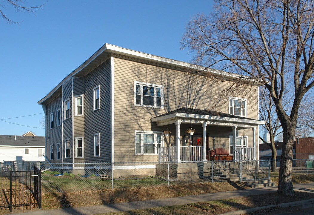 2100 14th Ave S in Minneapolis, MN - Building Photo