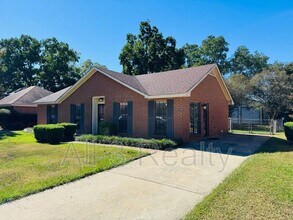 728 E Gardendale Dr in Montgomery, AL - Foto de edificio - Building Photo