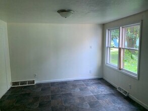 400 Gilbert St in Footville, WI - Building Photo - Building Photo