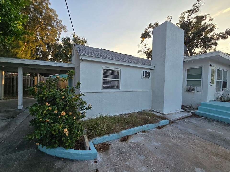 2108 8th St in Sarasota, FL - Building Photo