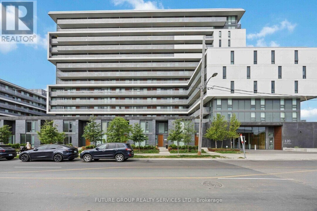 130 Varna Dr in Toronto, ON - Building Photo