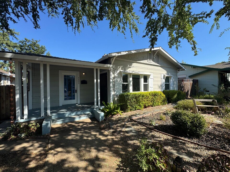 4809 10th Ave in Sacramento, CA - Building Photo