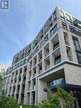 293-293 The Kingsway in Toronto, ON - Building Photo - Building Photo