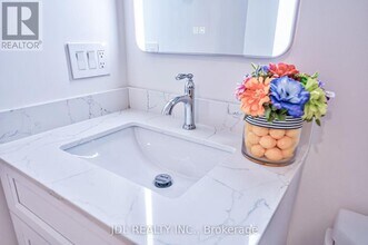 133 Hillsview Dr in Richmond Hill, ON - Building Photo - Building Photo