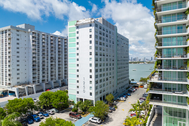 Bay Garden Manor in Miami, FL - Building Photo - Building Photo