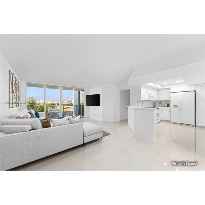 1800 Sunset Harbour Dr in Miami Beach, FL - Building Photo