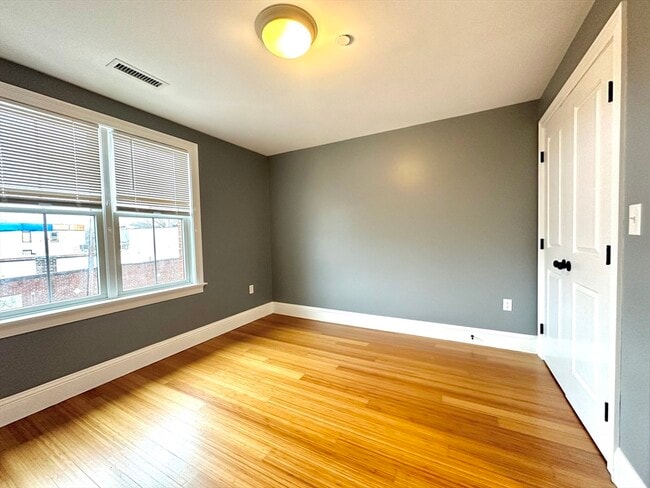 409 Main St, Unit 2 in Woburn, MA - Foto de edificio - Building Photo