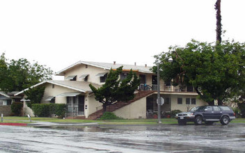 1018 S Highland Ave in Fullerton, CA - Building Photo - Building Photo