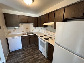 Grand Island Manor in Grand Island, NY - Building Photo - Building Photo