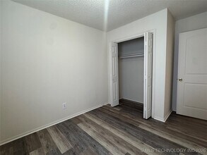 5727 S Vancouver Ave in Tulsa, OK - Foto de edificio - Building Photo