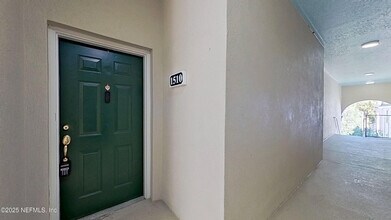 8601 Beach Blvd in Jacksonville, FL - Foto de edificio - Building Photo