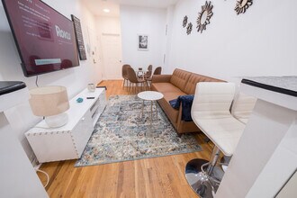 301 E 104th St in New York, NY - Building Photo - Building Photo