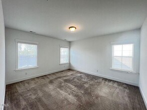 208 Acorn Xing Rd in Holly Springs, NC - Building Photo - Building Photo