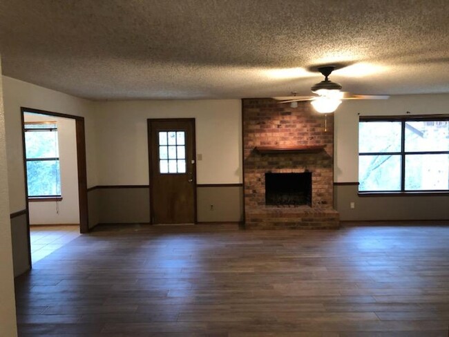 1310 Trailwood Ln in Longview, TX - Building Photo - Building Photo