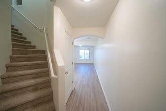 1000 E Blf Vw Dr in Washington, UT - Building Photo - Building Photo