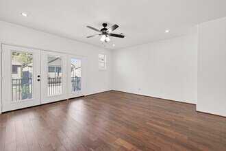 10949 Cannes Memorial Dr in Houston, TX - Building Photo - Building Photo