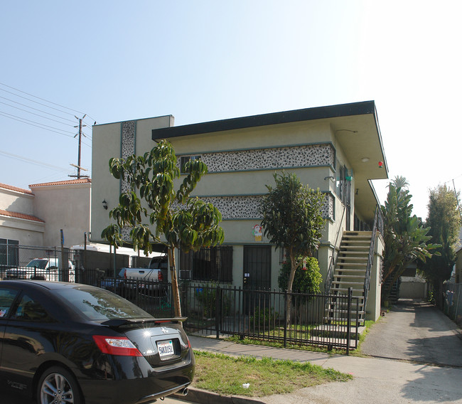 1032 N Berendo St in Los Angeles, CA - Foto de edificio - Building Photo