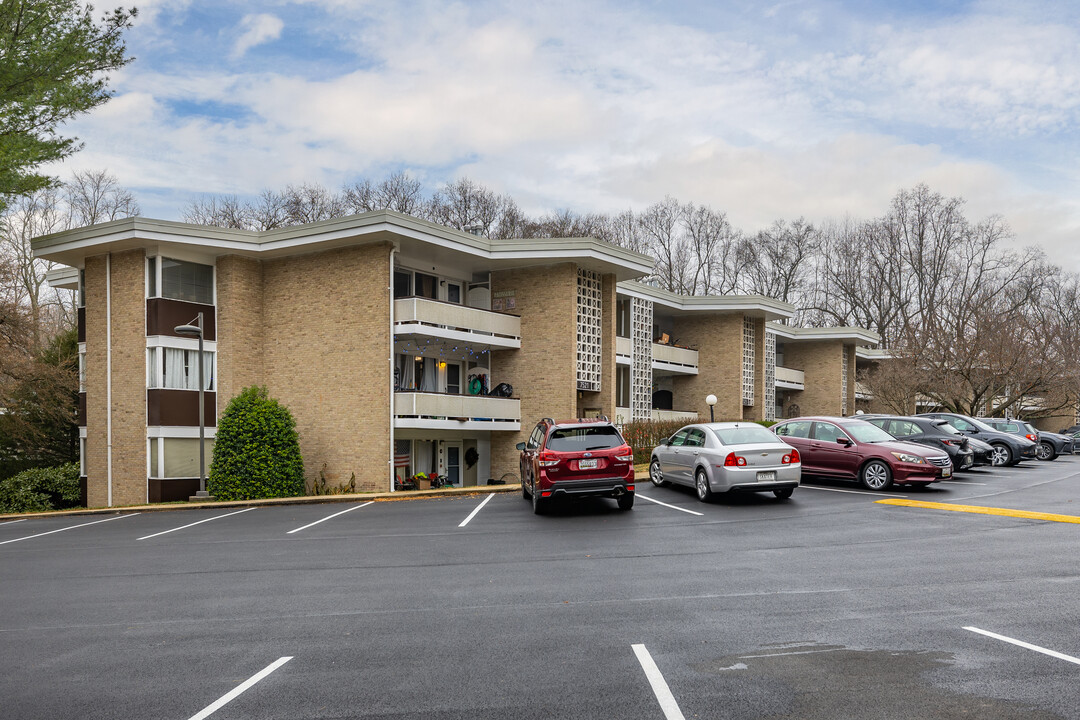 Spring Lake Garden Condomimium in Bethesda, MD - Building Photo