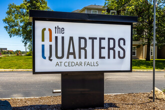 The Quarters Cedar Falls in Cedar Falls, IA - Foto de edificio - Building Photo