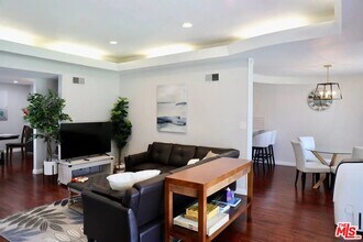 6605 S Sherbourne Dr in Los Angeles, CA - Building Photo - Building Photo