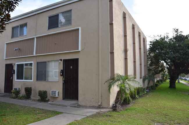 733 S Fondren St in Orange, CA - Building Photo - Building Photo