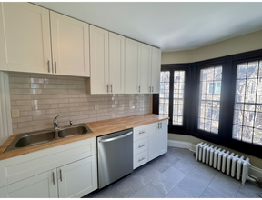 2216 E Ivanhoe Pl, Unit 2 in Milwaukee, WI - Foto de edificio - Building Photo