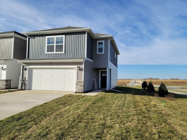 property at 2527 SE Hawkins Ave