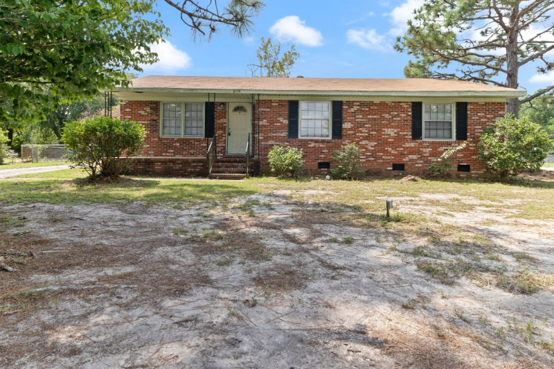 6118 Lexington Dr in Hope Mills, NC - Building Photo