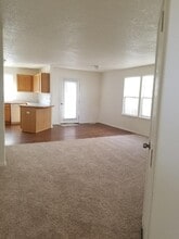 1492 NE Sunrise Ln in Hillsboro, OR - Building Photo - Building Photo