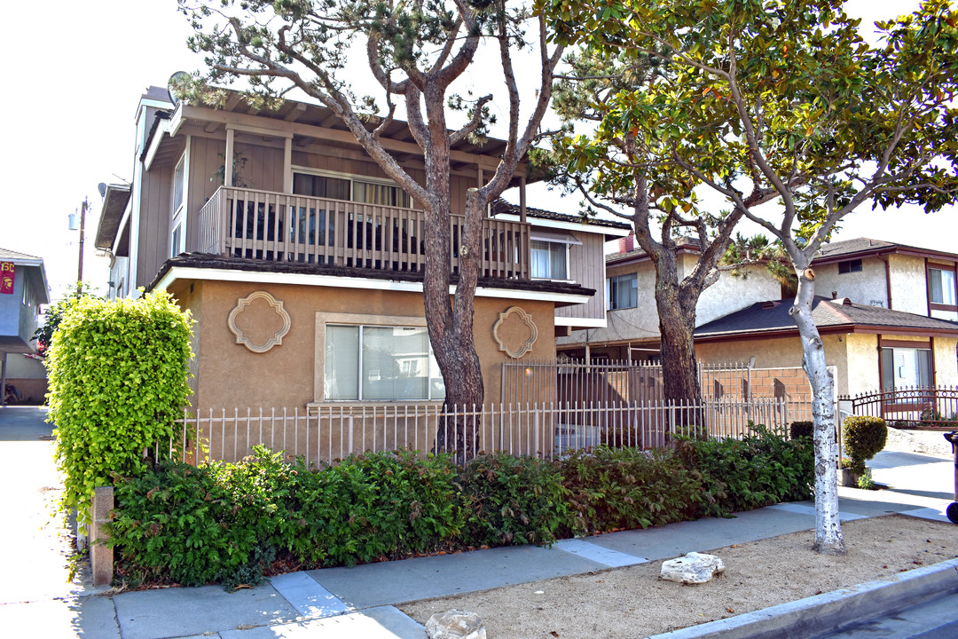 12612 Cranbrook Ave in Hawthorne, CA - Building Photo