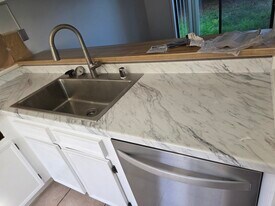 140 E El Norte Pkwy in Escondido, CA - Building Photo